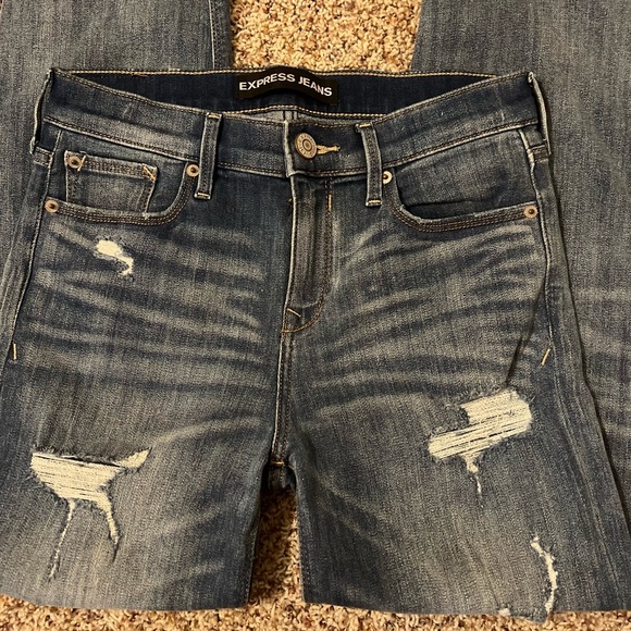 Express Denim - ⭐️EUC! Express mid-rise Straight leg frayed ankle Jeans!